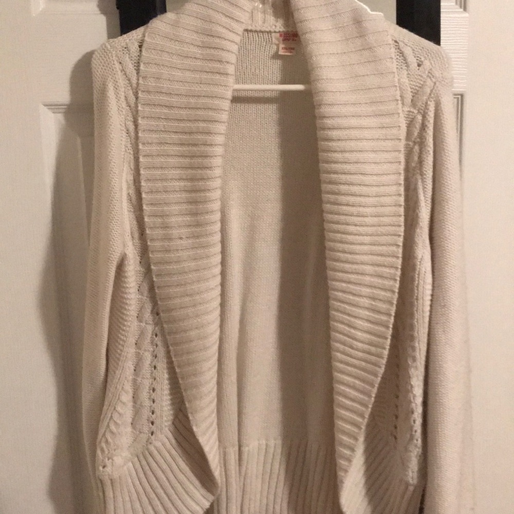 Cardigan knit sweater
